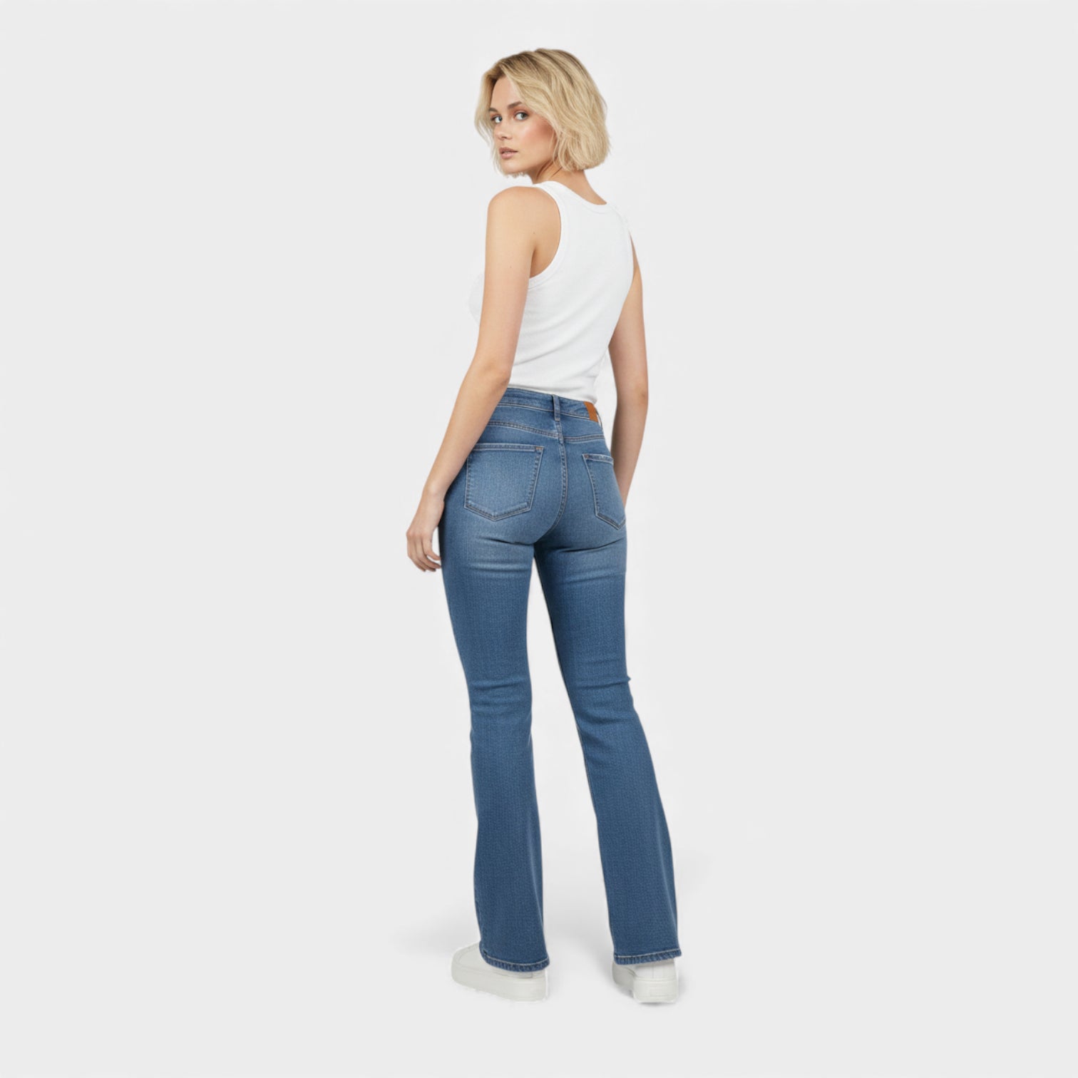 jeans acampanados clásicos | talle alto | denim elástico medio